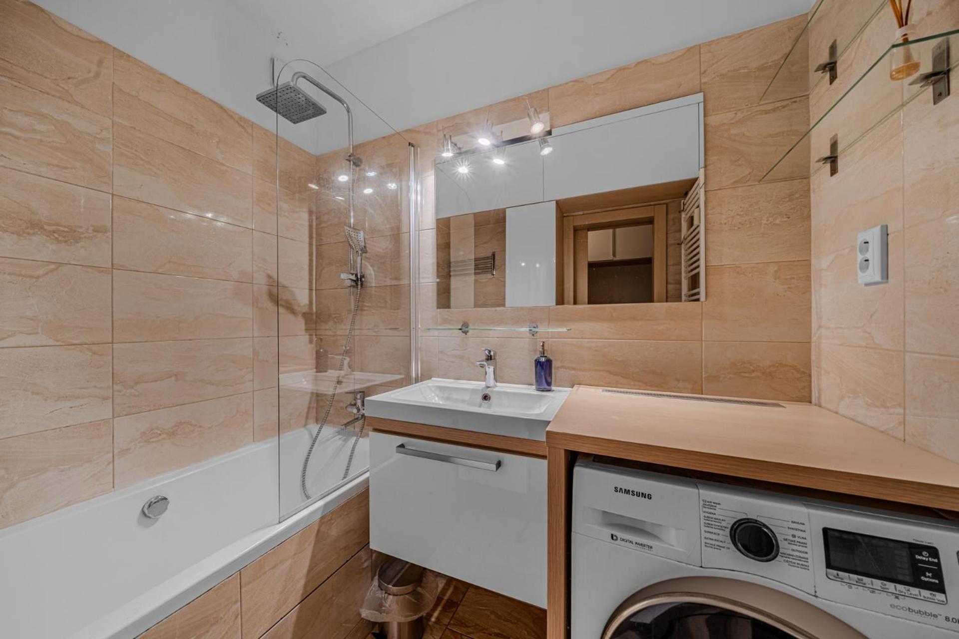 Huge Apartment Next To Train Station Close To The City Center Bratislava Dış mekan fotoğraf